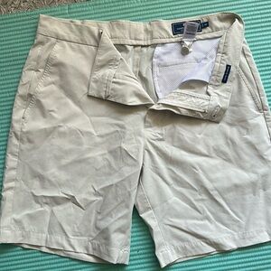 Vineyard vines breaker shorts. Waste 32, lightweight.
